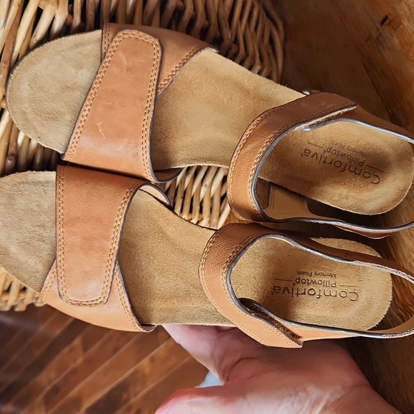 Comfortiva Pillowtop Wedge Sandals dz 10 M Tan - Picture 4 of 16